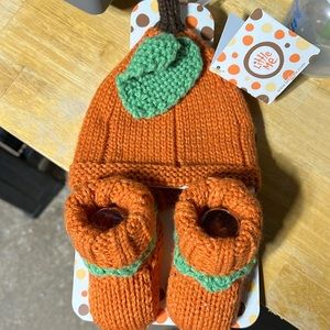 Brand new, tag attached, unisex hat and bootie set for the fall